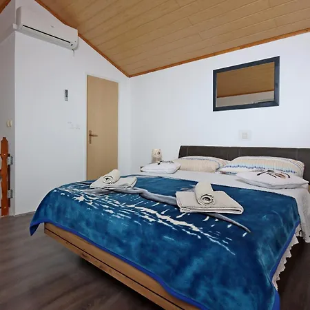 Apartamento With Wifi Lopar, Rab - 14804 *