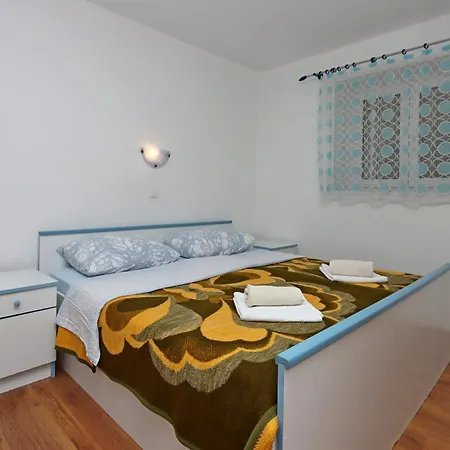 Apartamento With Wifi Lopar, Rab - 14804